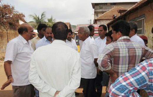 JR Lobo visits old port area; assures solution to longstanding problems