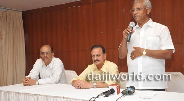 Mangalore: J R Lobo addresses doctors, engineers, points out BJP’s failings