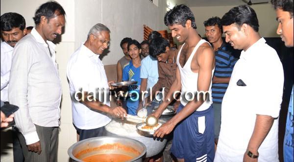 Mangalore J R Lobo pays surprise visits to govt-run hostels