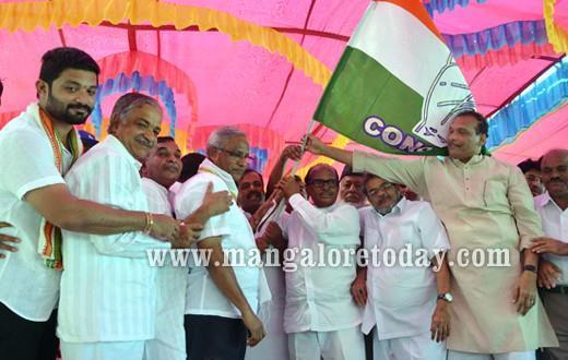 Poojari leads Congress Padayatra from Tokkottu to Kulur