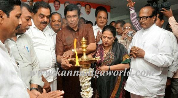 Union Transport Minister inaugurates Congress Election Campaign office