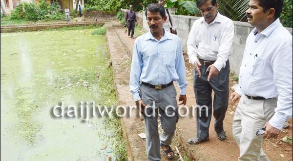 Mangalore Dead fish found floating in Karmbikere pond-Locals alarmed