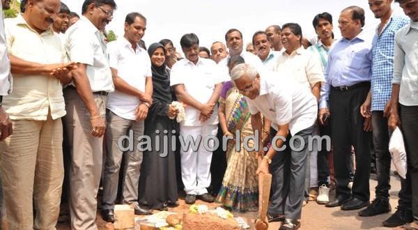 Mangalore PWD minister lays foundation for Ullal-Mani road widening work