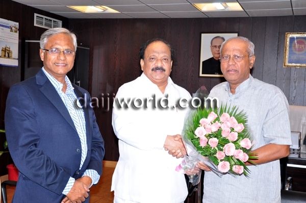 Mangalore-Kuwait flight: J R Lobo, Roshan Baig meet Air India MD, aviation minister