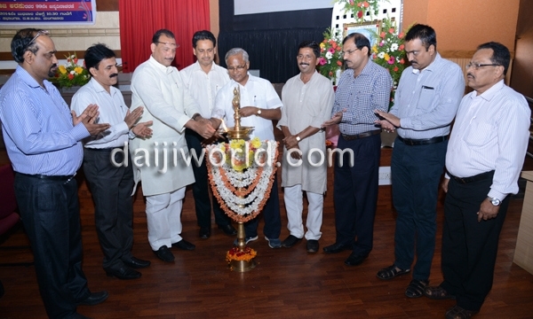Mangalore: Dist Admin observes 99th birth anniversary of Devaraj Urs