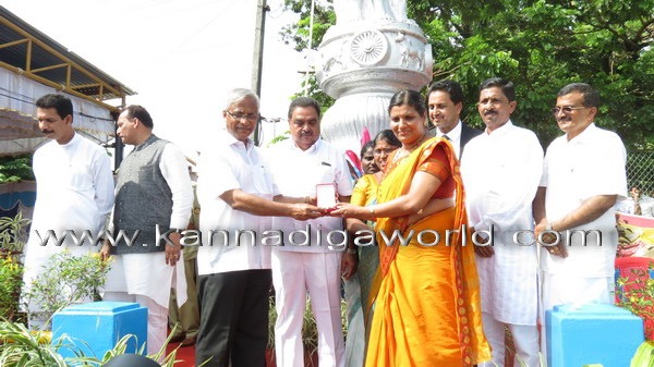 Rai flags off 68th Independence Day celebration at Nehru Maidan