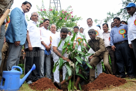 Mangalore: Plant For The Planet! ' Laksha Vriksha'- a Campaign to Plant 1 Lakh Trees Launched at Kadri Park