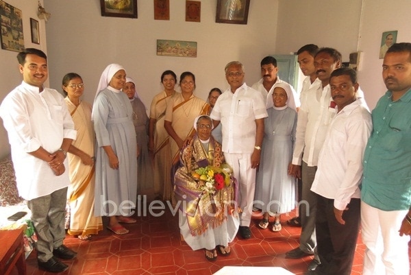 Mangalore: MLA J R Lobo honors his primary teacher Sr Florita at Rosa Mistica Convent