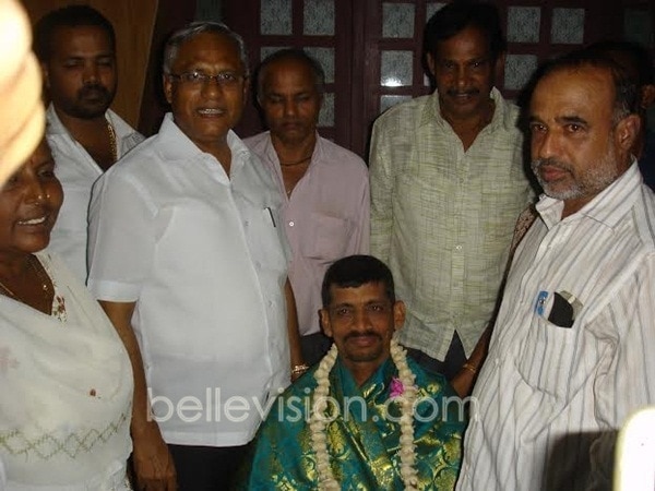 M’lore: MLA J R Lobo felicitates traffic volunteer Abdul Rauf