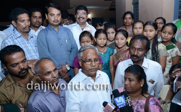 Mangalore: J R Lobo celebrates Diwali with ashram kids