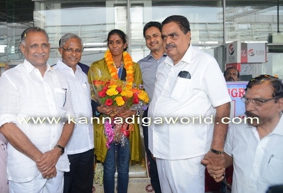 Grand welcome to Athlete M.R.Poovamma in Mangalore.