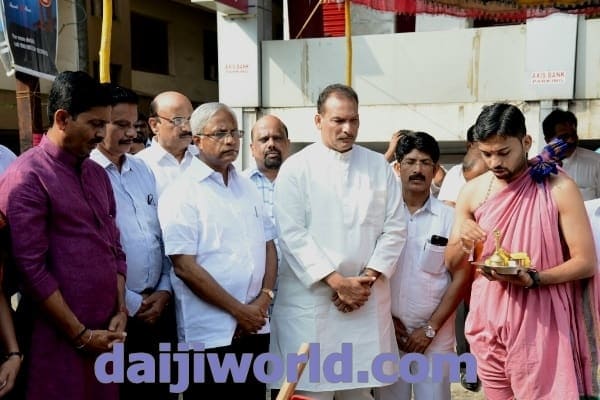 Mangaluru: ‘Road’ politics mar as Bunts Hostel – Jyothi concrete work begins