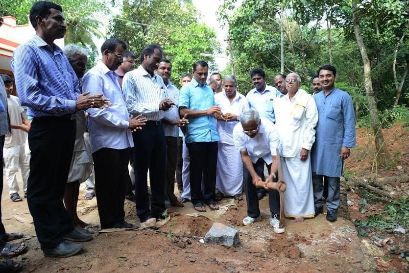 ಕ್ಷೇತ್ರದ ಪದವು ಪೂರ್ವ ವಾರ್ಡಿನಲ್ಲಿ ನೀರಾವರಿ ಯೋಜನೆಯ ನಬಾರ್ಡ್ ಕಾಮಗಾರಿಯ ಗುದ್ದಲಿ ಪೂಜೆಯುನ ಶ್ರೀ ಜೆ.ಆರ್ ಲೋಬೊರವರು ಶಿಲಾನ್ಯಾಸ ನೆರವೇರಿಸಿದರು