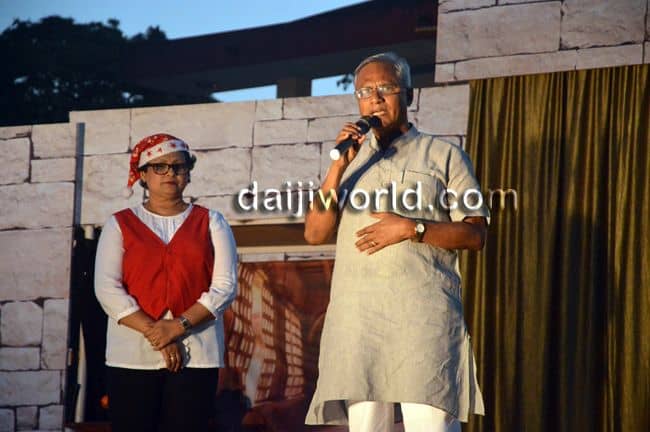 Mangaluru: Huge crowd turns up for White Doves Christmas Mobile Act