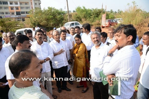 MCC commissioner inspects spot at Pumpwell for constructing modernized bus stand.