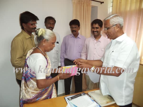 MLA JR Lobo handed over’s cheque to anther family