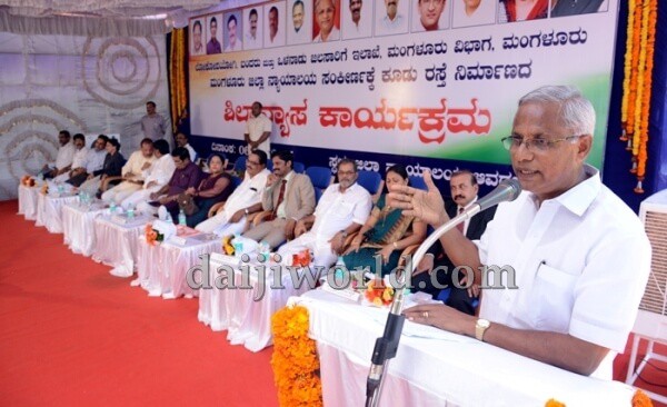 Mangaluru: PWD minister lays foundation for Court Road upgradation