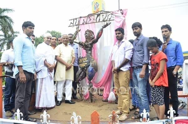 Mangaluru: MLA J R Lobo unveils model of scrap-metal made woman with cleanliness message