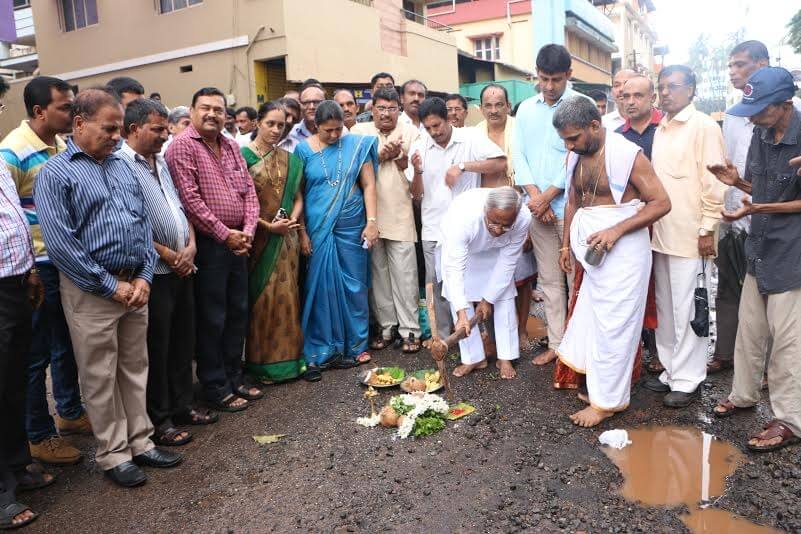 Mangaluru: MLA J R Lobo lays foundation for concreting road in Bolar @ Rs 38 lac