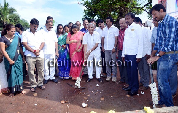Foundation stone laid for concrete road at Padua High School