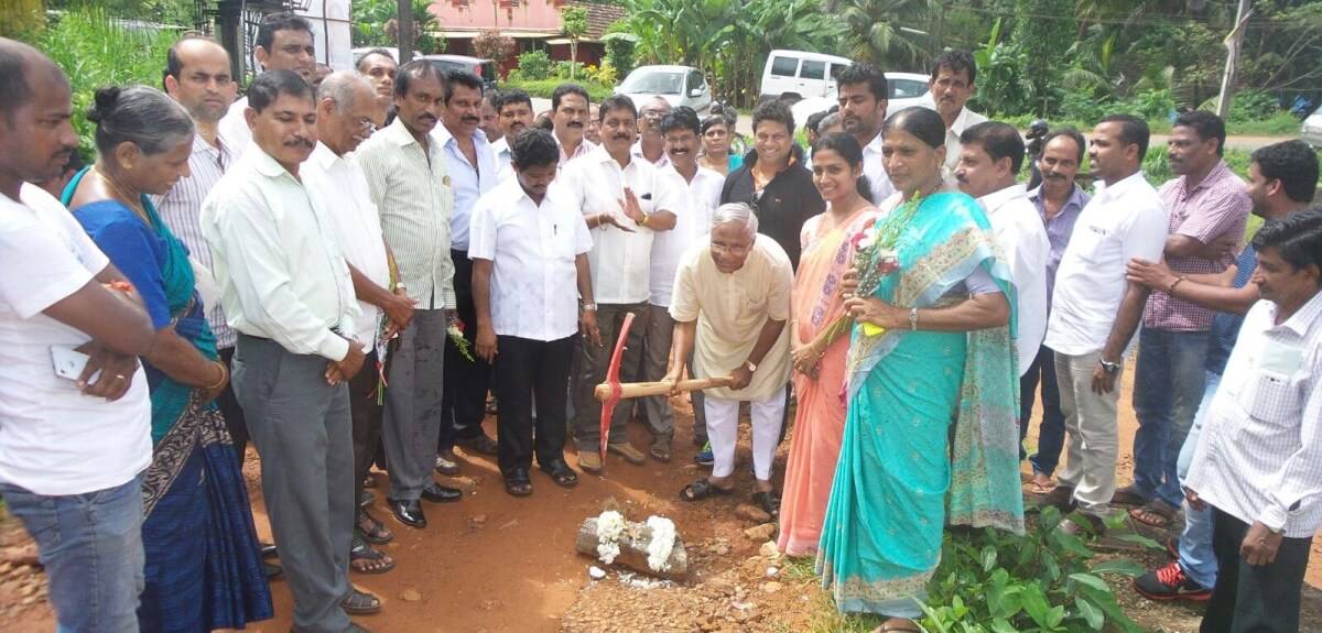 ಅಭಿವೃದ್ಧಿ ಕಾಮಗಾರಿಗೆ ಗುದ್ದಲಿ ಪೂಜೆ