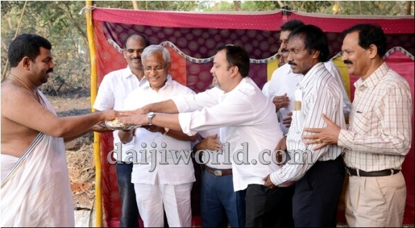 J R Lobo lays foundation for musical fountain at Kadri