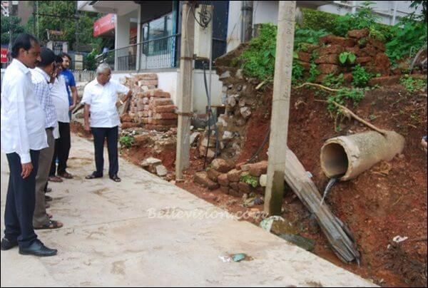 Mangaluru: MLA J R Lobo reviews ongoing concreting-road work at Balmatta