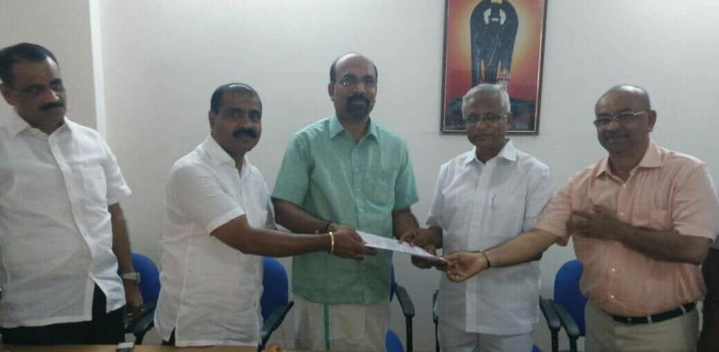 Mangaluru: MLA J R Lobo hands over Rs 10 lac to Suryanarayan temple, Maroli