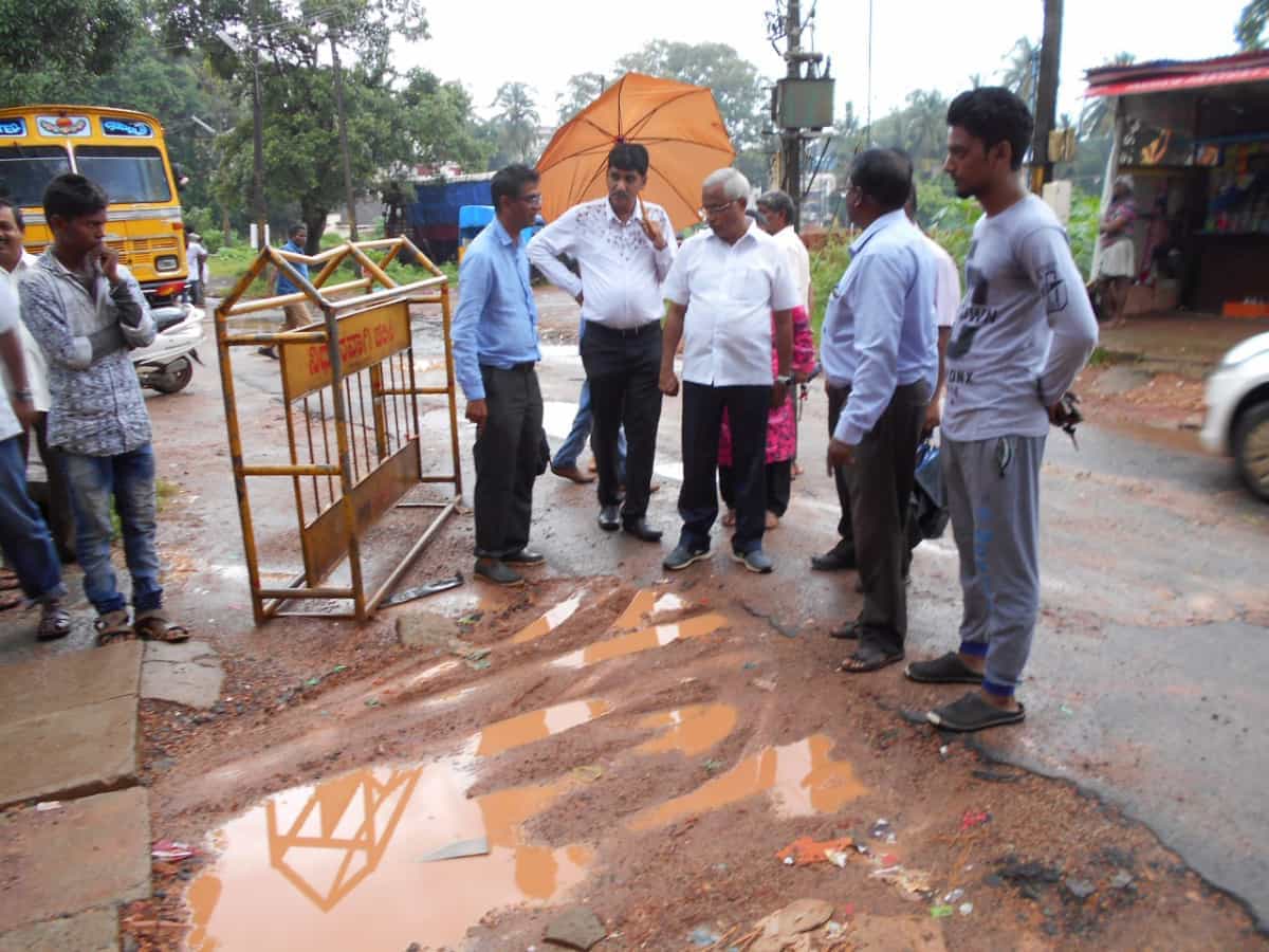 ಶಾಸಕ ಜೆ.ಆರ್.ಲೋಬೊ ಅವರು ಇಂದು ಮುಂಜಾನೆ ಗುಜ್ಜರಕೇರಿ ಬಳಿ ಒಳಚರಂಡಿ ಸಮಸ್ಯೆ ಬಗ್ಗೆ ಸ್ಥಳ ಪರಿಶೀಲನೆ ಮಾಡಿದರು