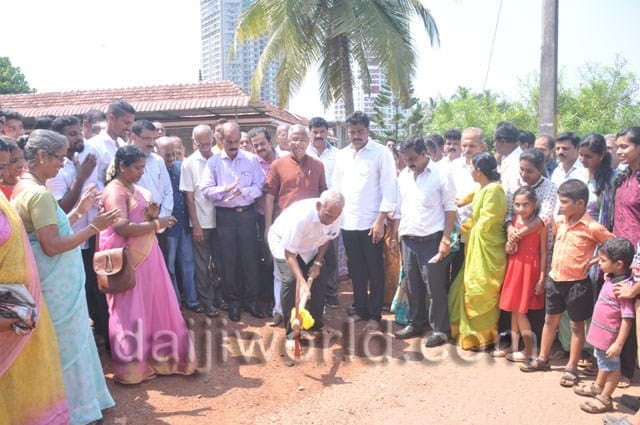 MLA J R Lobo lays foundation for Kankanady B ward concrete road