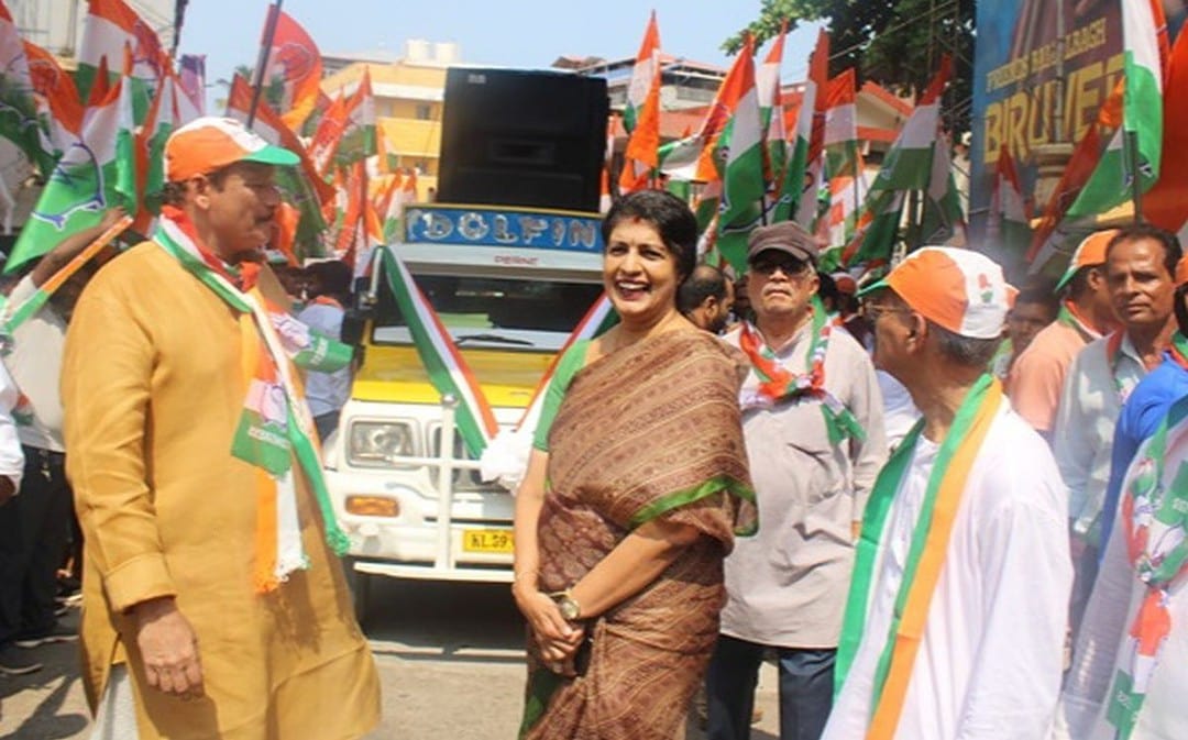 Mangaluru: Cong activists stage united campaign for J R Lobo